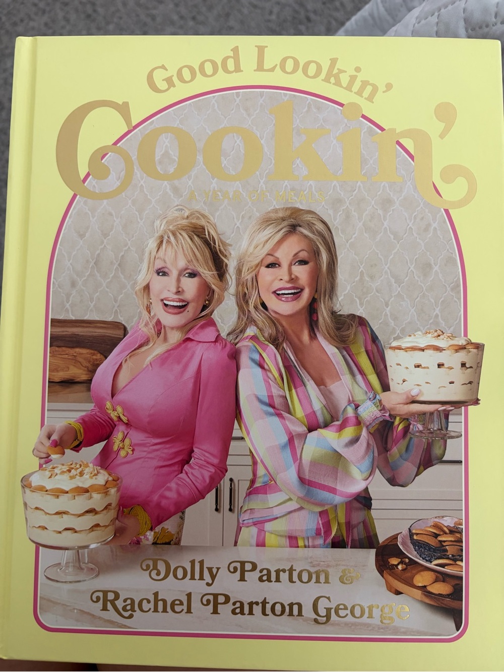 Good Lookin' Cookin' Yellow Cookbook by Dolly Parton & Rachel Parton George